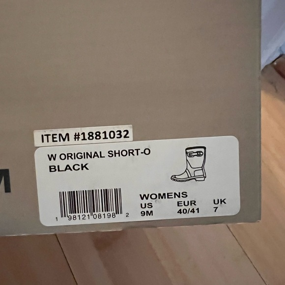 NWT Hunter Black boots in box - Picture 3 of 7